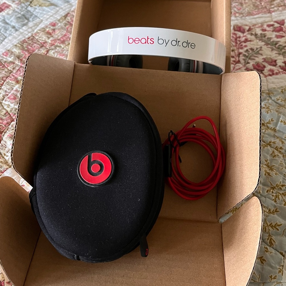 Y2K Beats by Dre Vintage Headphones Solo HD White 2012 3.5mm Wired